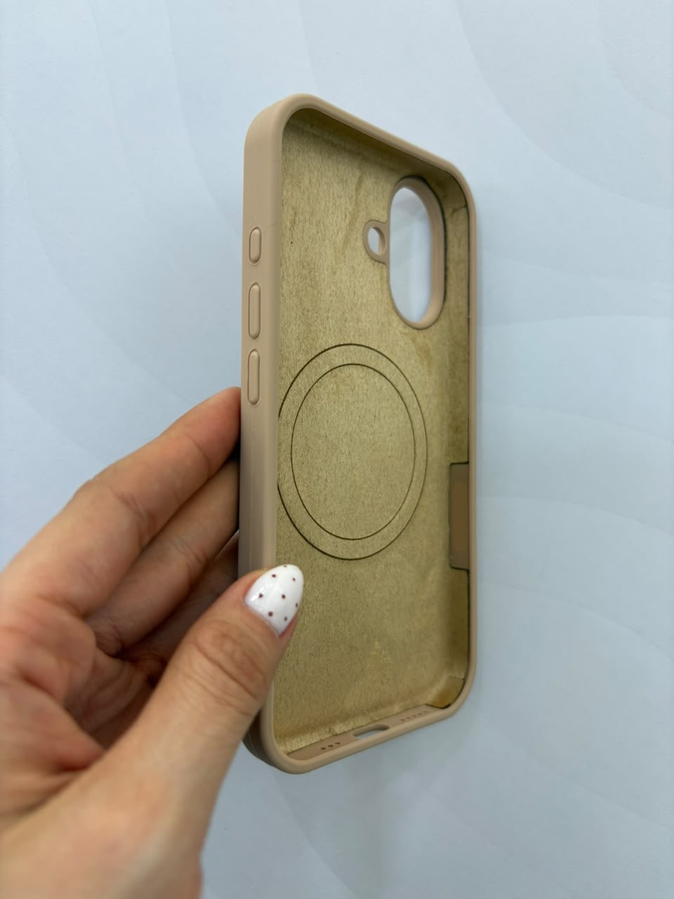 Case silicone con MagSafe iPhone 16 - imagen 2