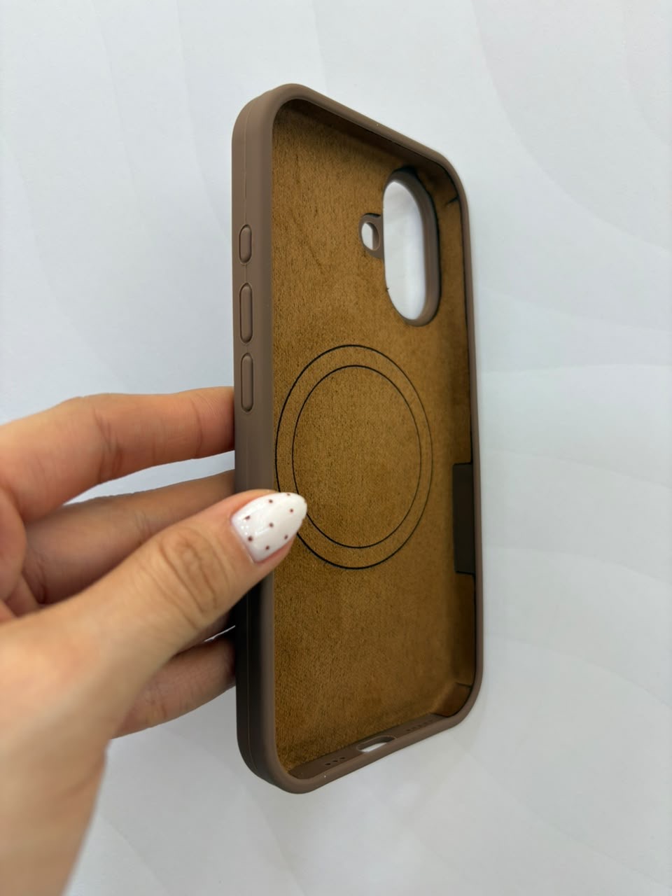 Case silicone con MagSafe iPhone 16 - imagen 2