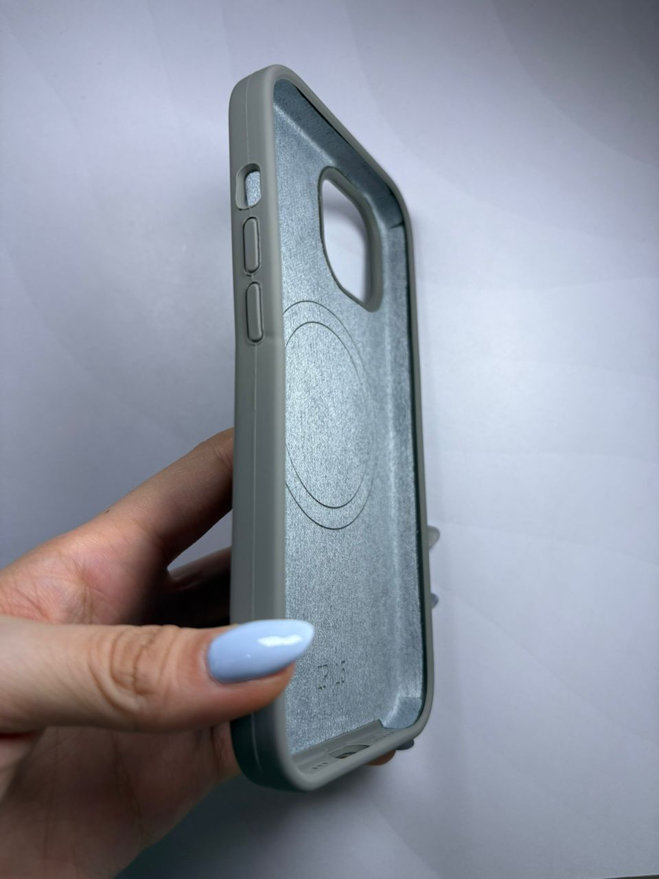 Case silicone premium iPhone 15 - imagen 2