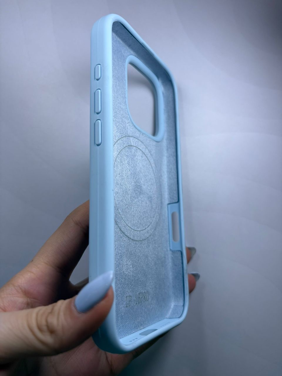 Case silicone premium iPhone 16 Pro - imagen 2
