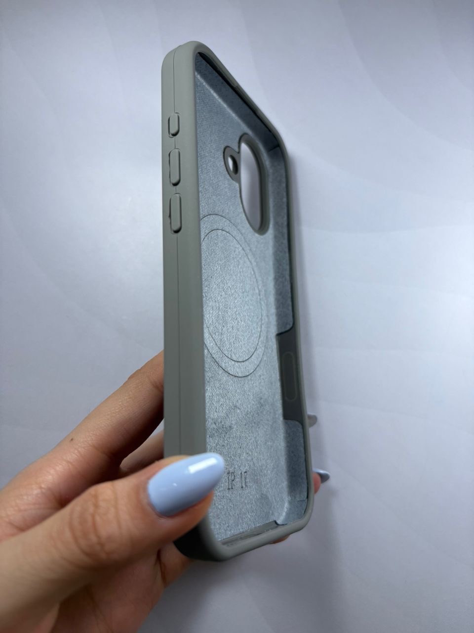 Case silicone premium iPhone 17 - imagen 2