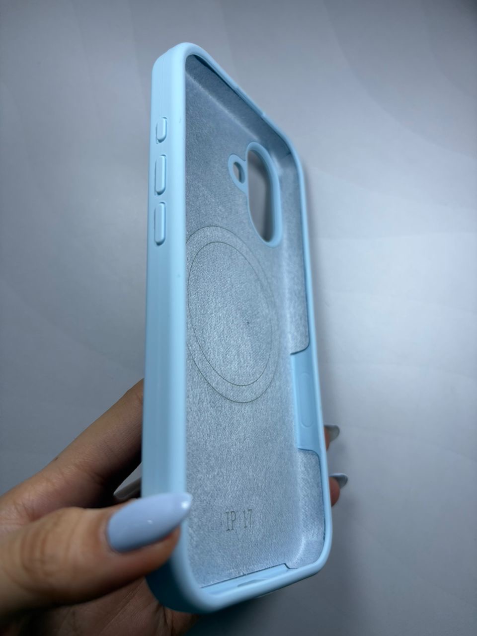 Case silicone premium iPhone 17 - imagen 2