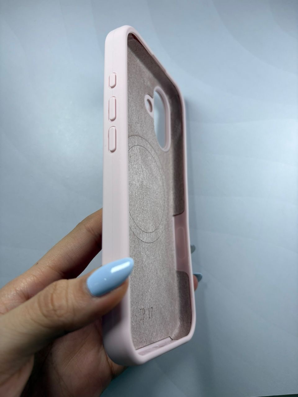Case silicone premium iPhone 17 - imagen 2
