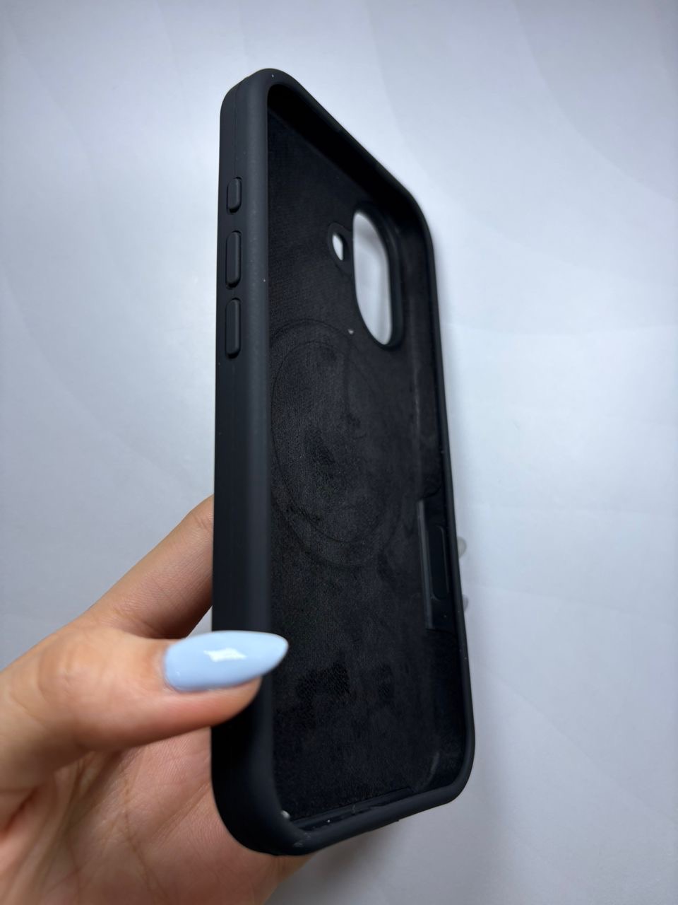 Case silicone premium iPhone 17 - imagen 2