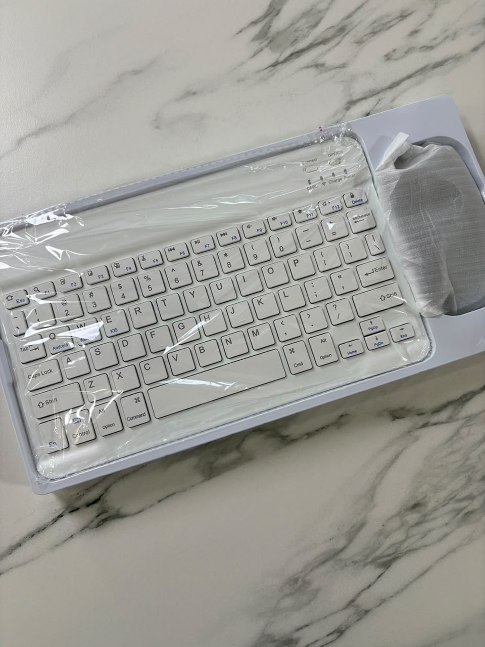 Teclado blanco +  mouse negro - imagen 4