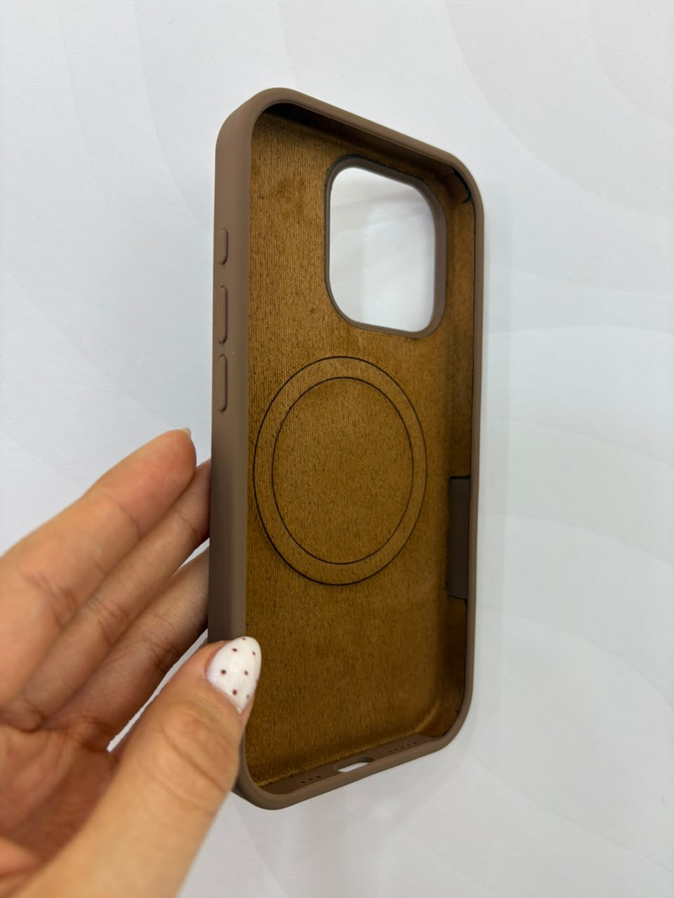 Case silicone con MagSafe iPhone 16 Pro - imagen 2