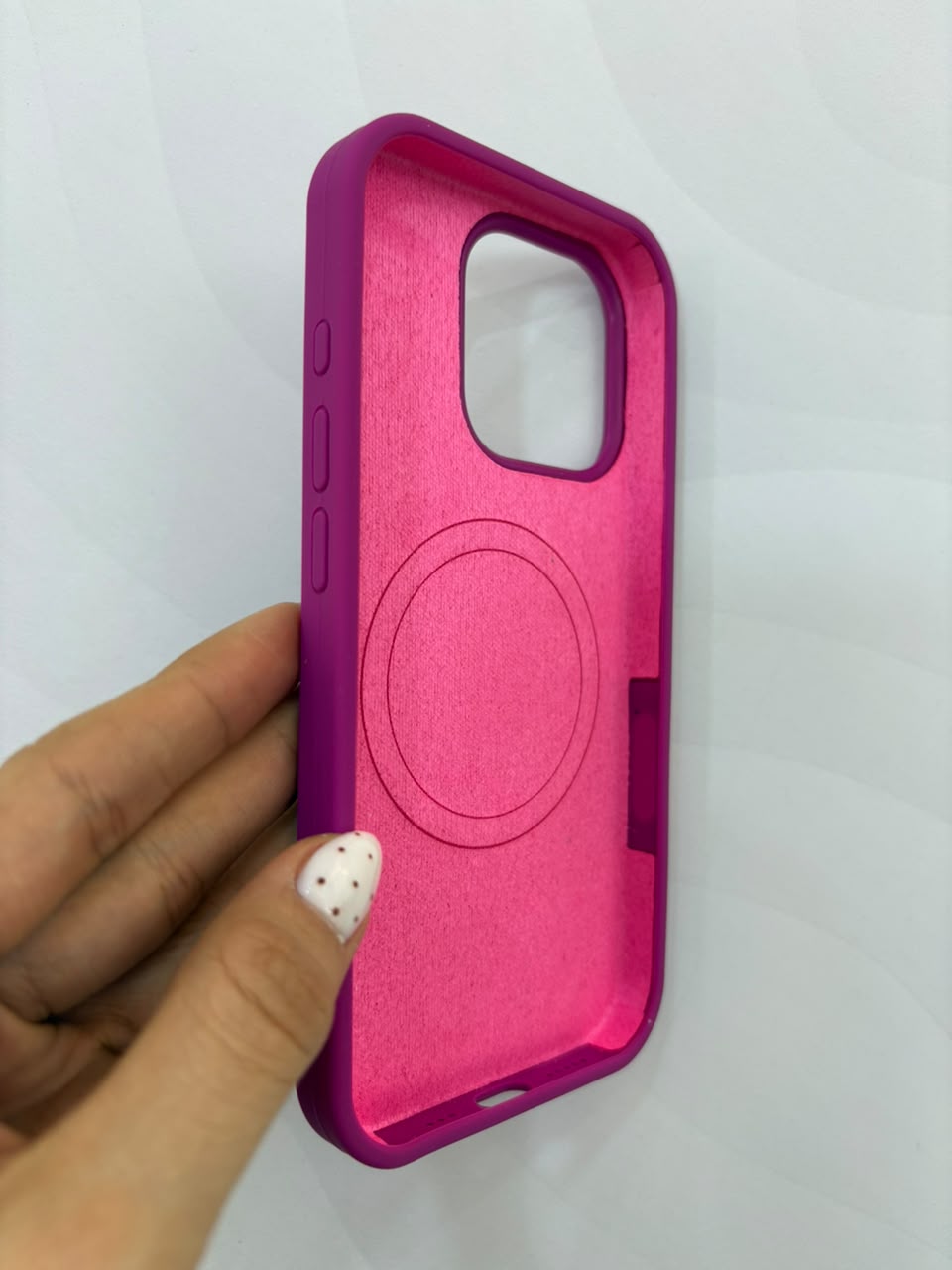 Case silicone con MagSafe iPhone 16 Pro - imagen 2