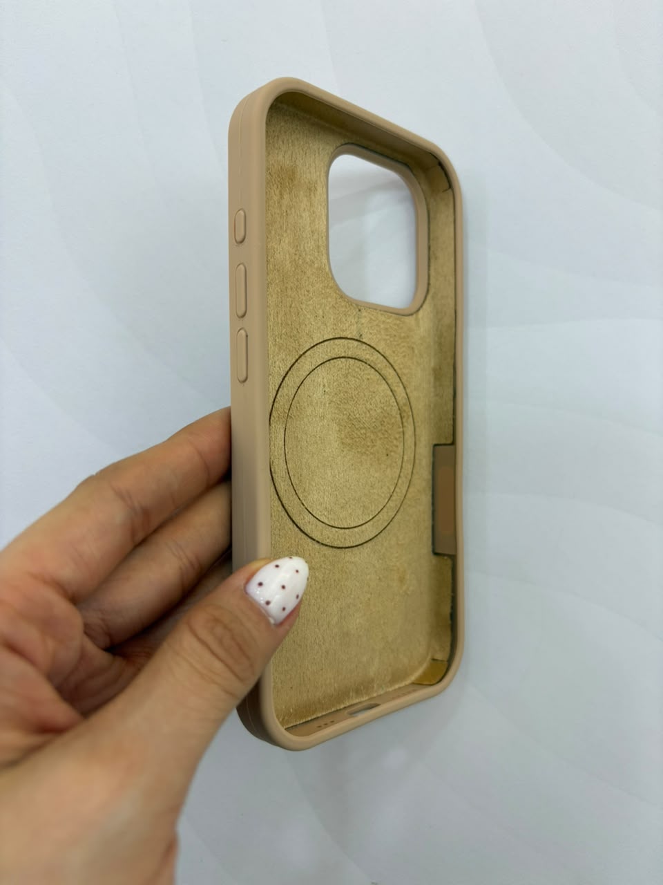 Case silicone con MagSafe iPhone 16 Pro - imagen 2