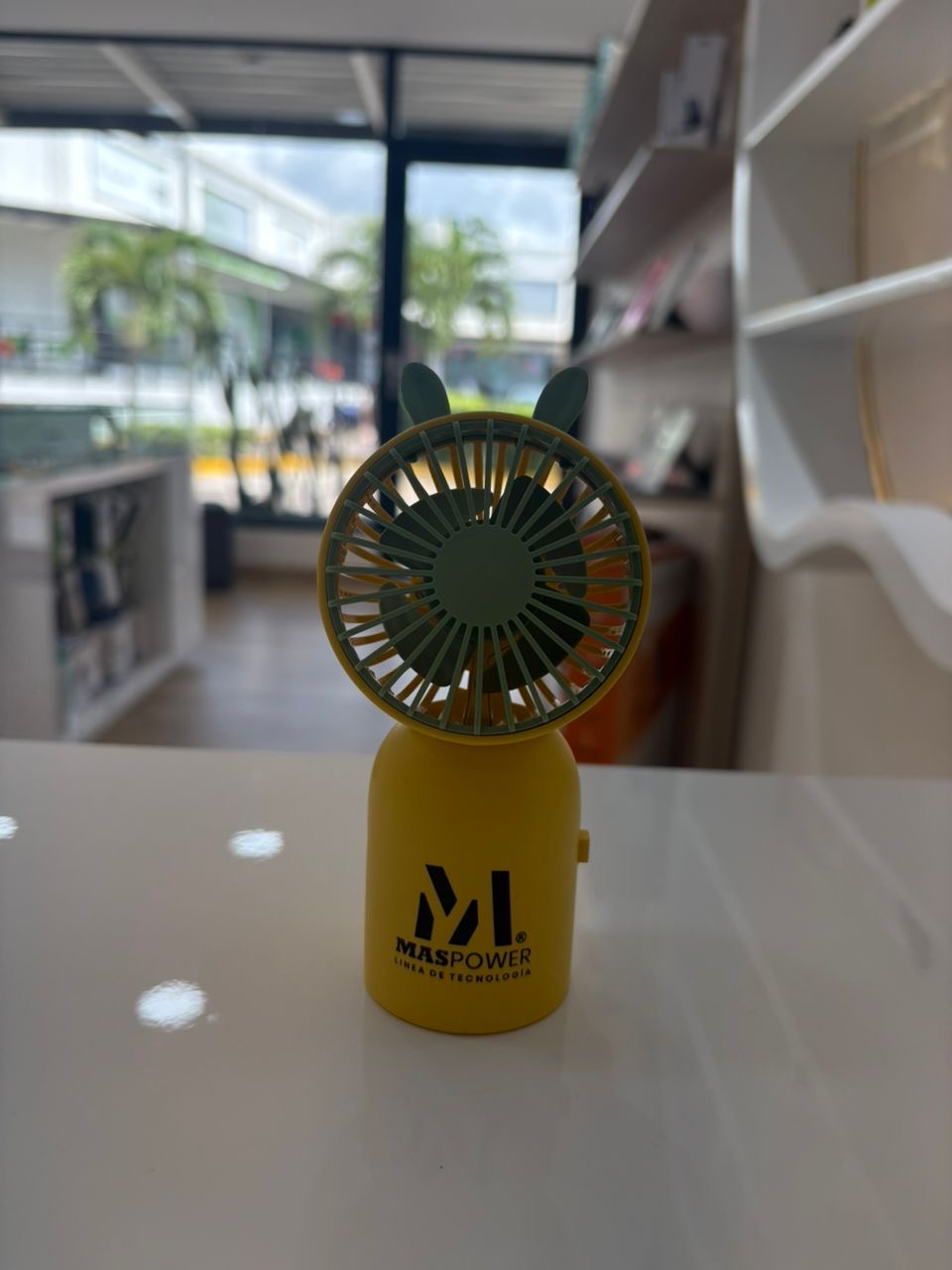 Mini ventilador amarillo - imagen 2