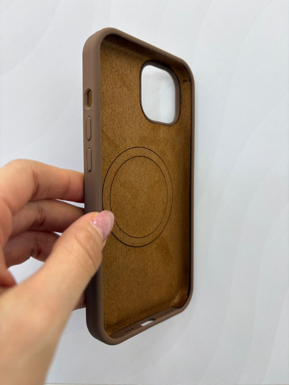 Case silicone con MagSafe iPhone 15 - imagen 2