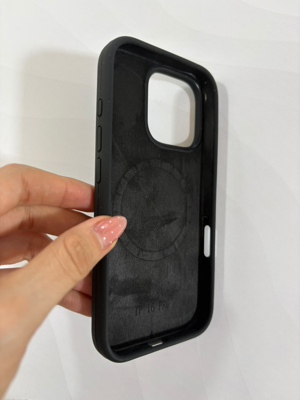 Case silicone con MagSafe iPhone 16 Pro - imagen 2