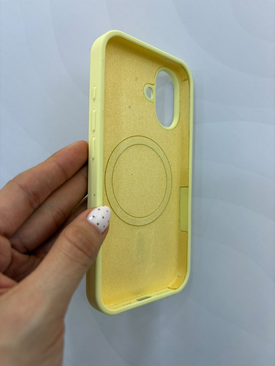 Case silicone con MagSafe iPhone 16 - imagen 2