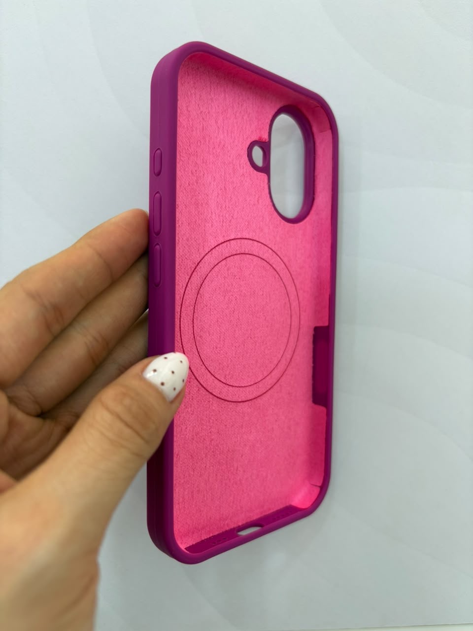 Case silicone con MagSafe iPhone 16 - imagen 2