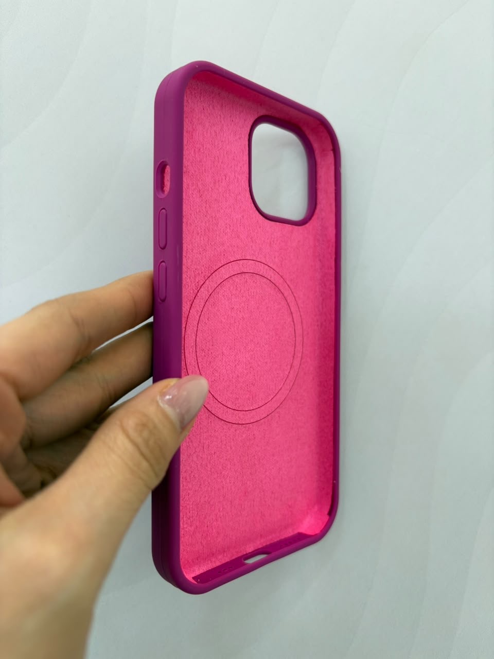 Case silicone con MagSafe iPhone 15 - imagen 2
